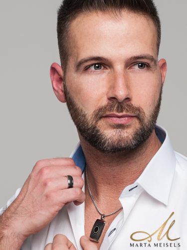 Elegáns nemesacél férfi nyaklánc fekete karbon medállal FNL-TZ-N013