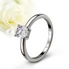 Elyra Moissanite
