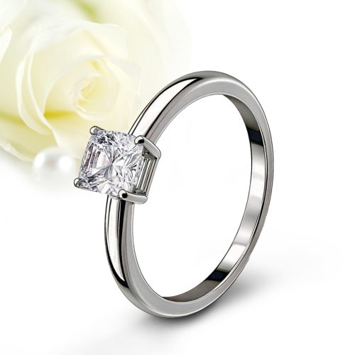 Elyra Moissanite