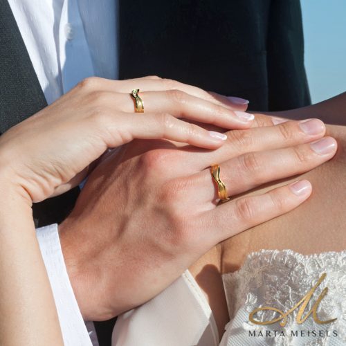 Lusora Zirconia - titán Női köves karikagyűrű arany bevonattal RGW-OU-TI000250CZ