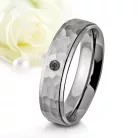 Gavin Black Diamond - kalapált felületű titán Női köves karikagyűrű RGW-OU-TI281050DB