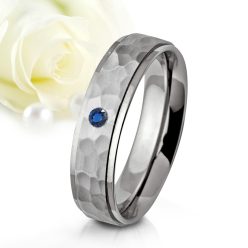   Gavin Sapphire - kalapált felületű titán Női karikagyűrű RGW-OU-TI281050SA