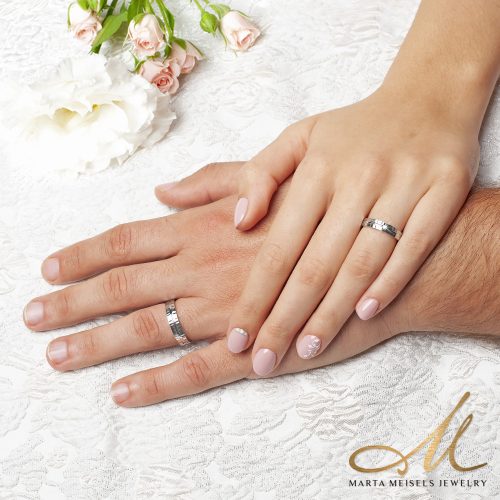 Tara Moissanite - kalapált felületű kobalt-króm Női köves karikagyűrű RGW-ST-CC044740MO