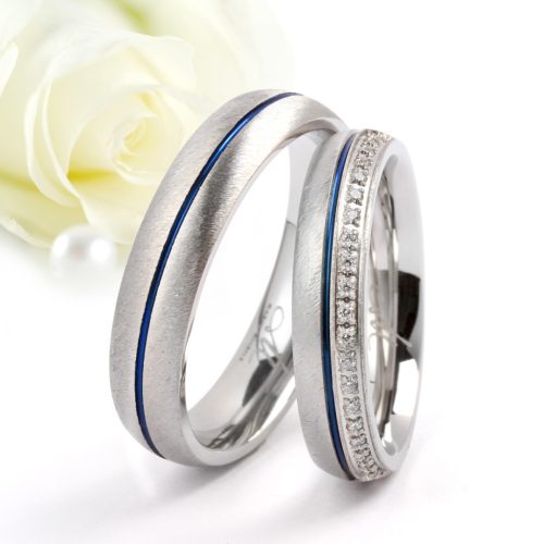 Azule Moissanite - szálcsiszolt nemesacél Női 23 köves karikagyűrű kék csíkkal RGW-TZ-SS178850MO