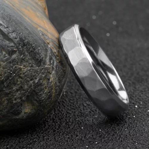 Thanua - kalapált tantál karikagyűrű