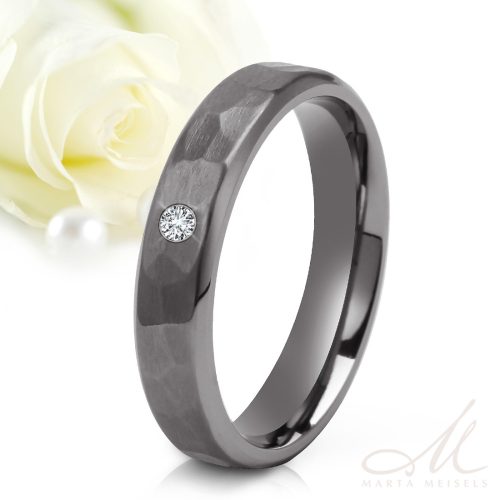 Thanua Moissanite