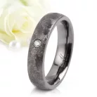 Atrian Diamond - szácsiszolt tantál karikagyűrű gyémánttal